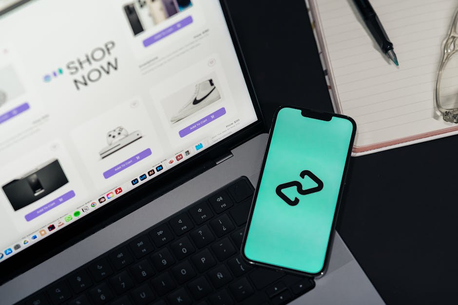 Sesión de formación en herramientas de e-commerce para personal de tienda